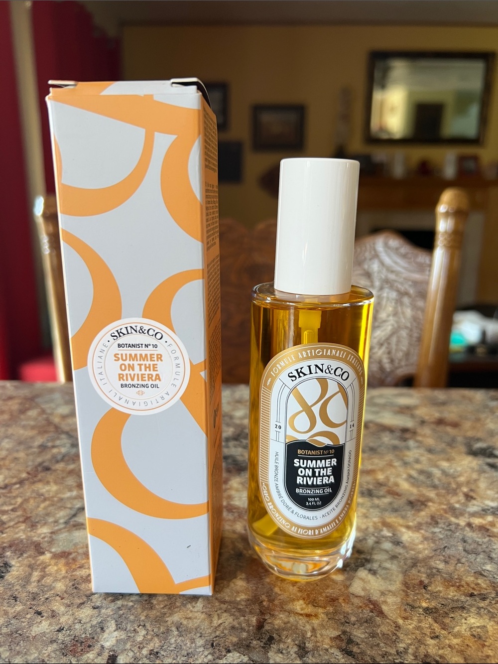 Skin&Co Summer on the Riviera Bronzing Body Oil — White and Orange